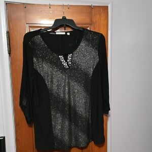 Sparkly, beautiful tap for dress up.It's a long tunic.